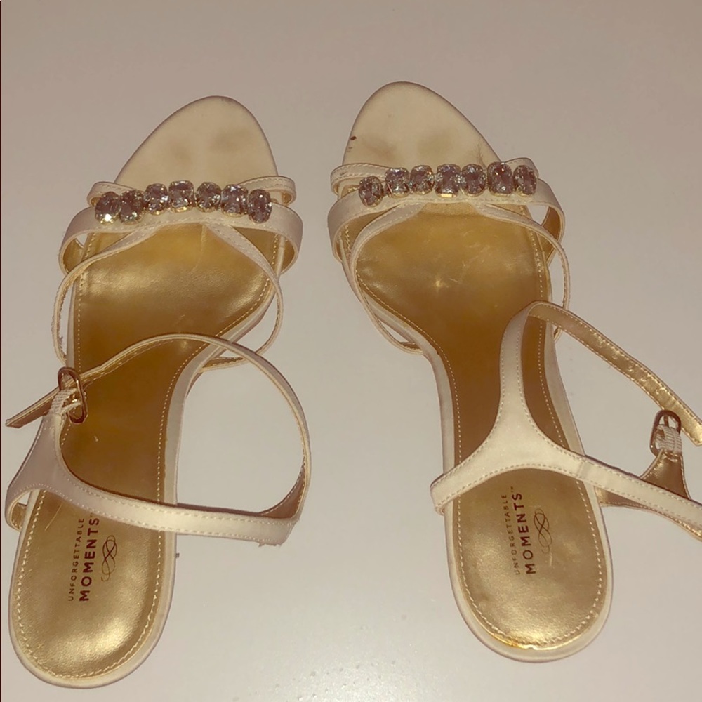 White cream heel (unforgettable moments)